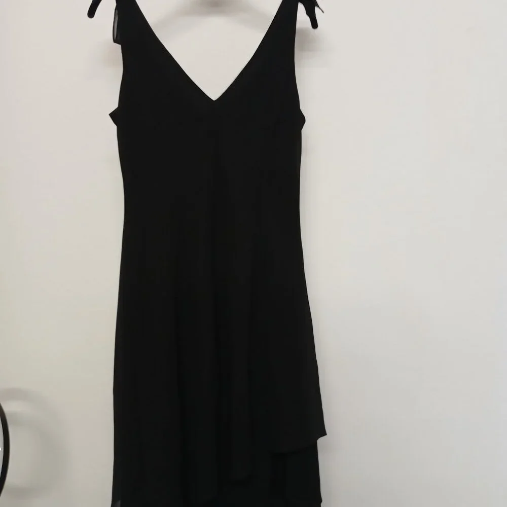 UEC Dawn Joy Chiffon Dress Black V-Neck Sleeveless Handkerchief Hem Size 12 - Picture 3 of 13